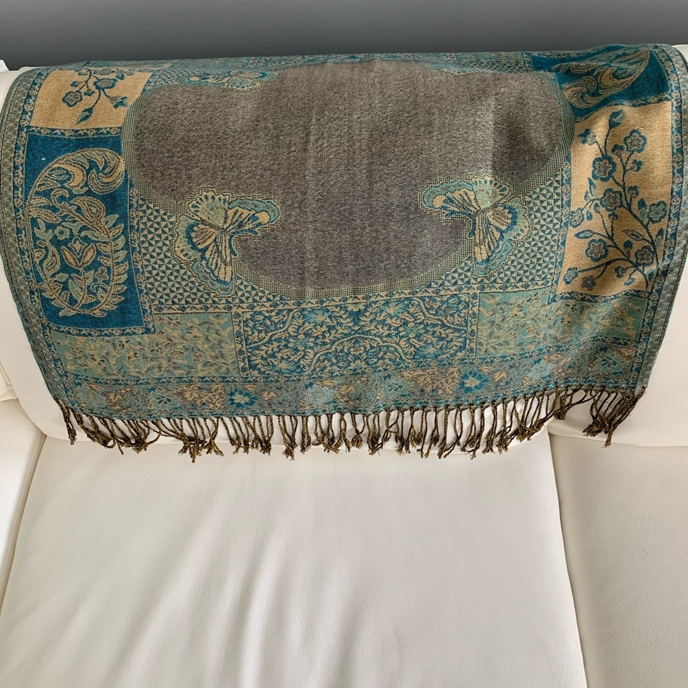 100% Pashmina Elegant Taupe and Teal Wrap. Mid-weight. Like new. 28” x 70”.